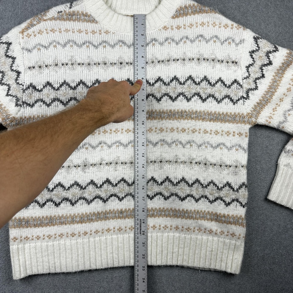 American Eagle Sweater Womens Medium White Fair Isle Knit Pullover Cozy - Picture 4 of 7